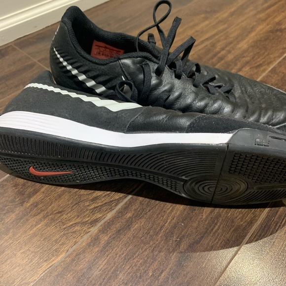 Nike Tiempo indoor court shoes - Picture 2 of 3